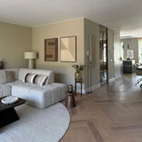 Moderne kunstwerken in japandi interieur van Home of Zodiac